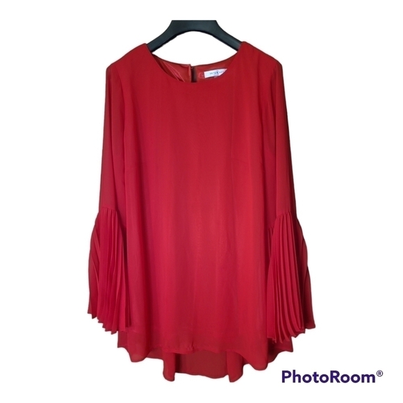 ❤️𝅺VINTAGE red round neck tunic top with pleated bell sleeves - Picture 3 of 5